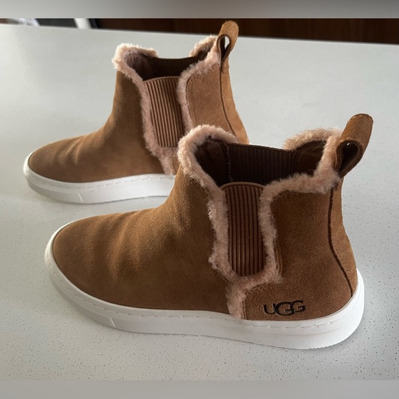 ❌SOLD  UGG ALAMEDA CHELSEA SHOE - Picture 1 of 10